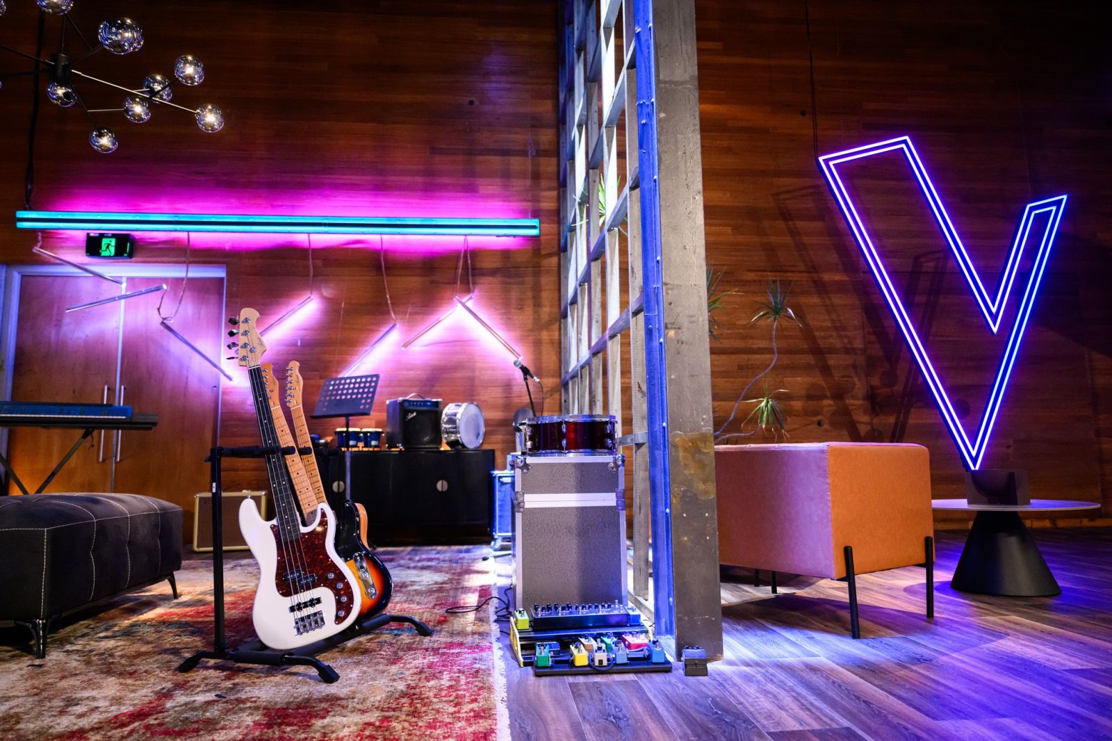 Artist guitar example